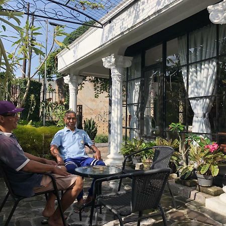 Argya Guesthouse ジョグジャカルタ エクステリア 写真