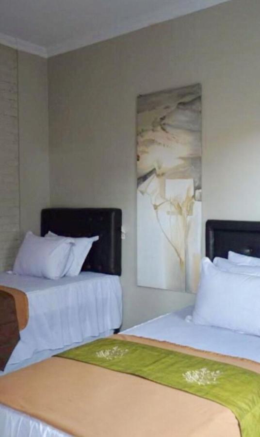 Argya Guesthouse ジョグジャカルタ エクステリア 写真