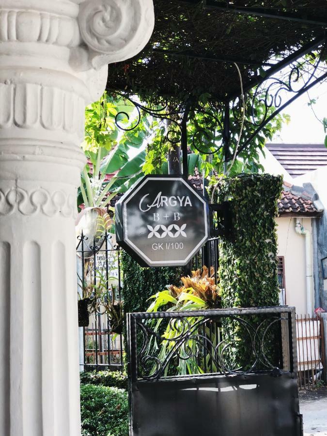 Argya Guesthouse ジョグジャカルタ エクステリア 写真